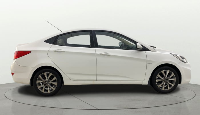 2015 Hyundai Verna FLUIDIC 1.6 CRDI SX, Diesel, Manual, 33,813 km, Right Side View