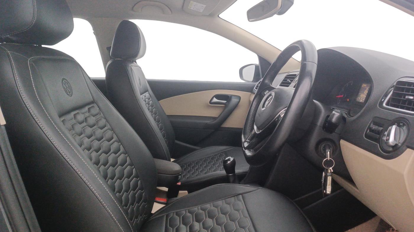 2017 Volkswagen Polo HIGHLINE1.2L, Petrol, Manual, 60,595 km, Right Side Front Door Cabin