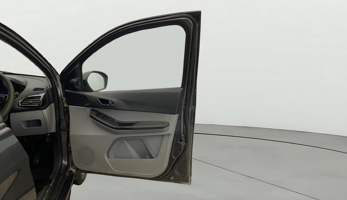 2022 Tata Tiago XT PETROL, Petrol, Manual, 45,865 km, RHS Front Door