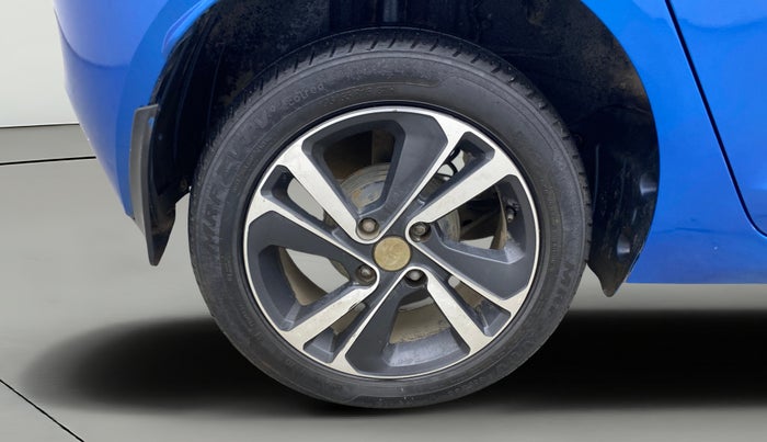 2022 Tata ALTROZ XZ PETROL, Petrol, Manual, 42,232 km, Right Rear Wheel