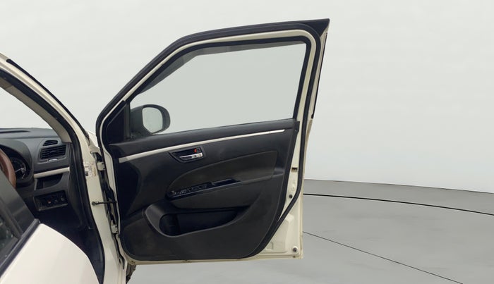 2016 Maruti Swift VXI, Petrol, Manual, 1,21,707 km, RHS Front Door