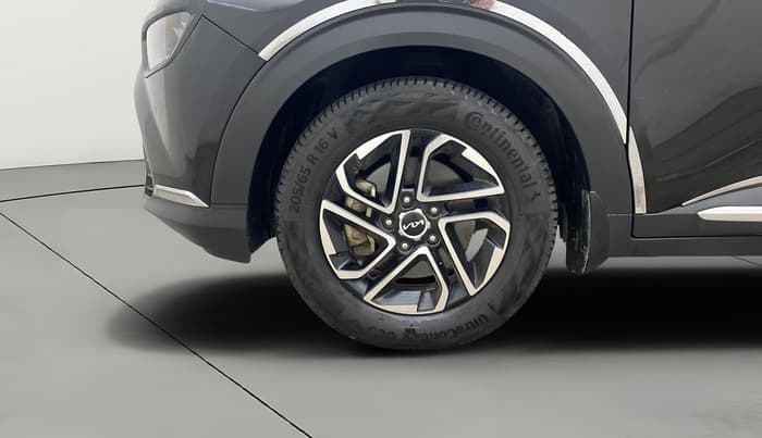 2022 KIA CARENS LUXURY PLUS 1.5 DIESEL 6 STR, Diesel, Manual, 1,14,503 km, Left Front Wheel