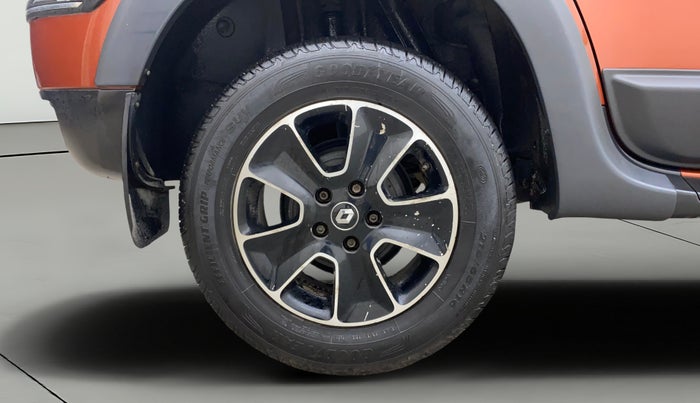 2018 Renault Duster 85 PS RXS MT DIESEL, Diesel, Manual, 1,09,227 km, Right Rear Wheel