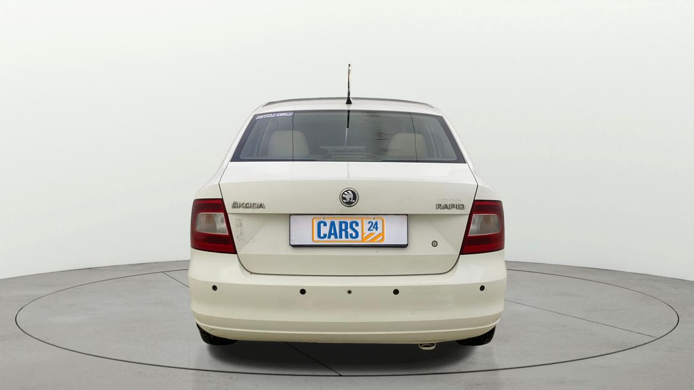2014 Skoda Rapid AMBITION 1.6 MPI MT PLUS, Petrol, Manual, 45,837 km, Back/Rear