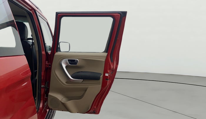 2018 Mahindra TUV300 T10, Diesel, Manual, 1,02,111 km, RHS Rear Door