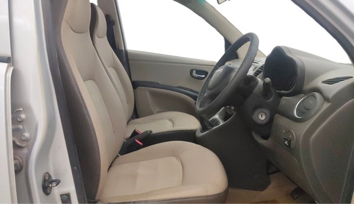 2014 Hyundai i10 SPORTZ 1.1, CNG, Manual, 99,114 km, Right Side Front Door Cabin