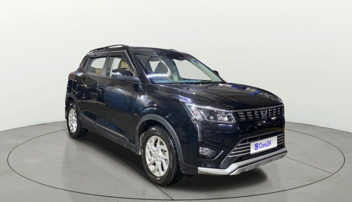 2024 Mahindra XUV300 W8 1.2 PETROL, Petrol, Manual, 1,084 km, Right Front Diagonal