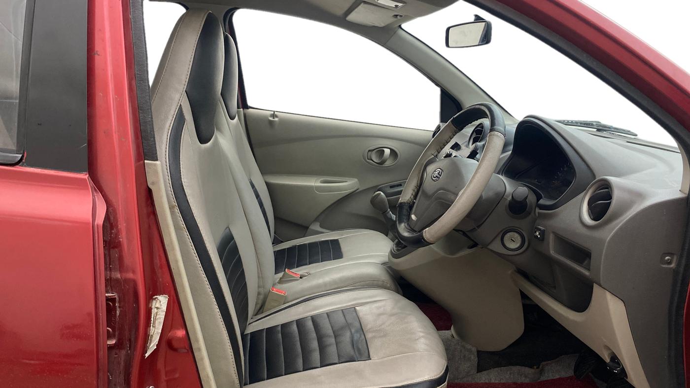 2015 Datsun Go Plus T, CNG, Manual, 84,113 km, Right Side Front Door Cabin
