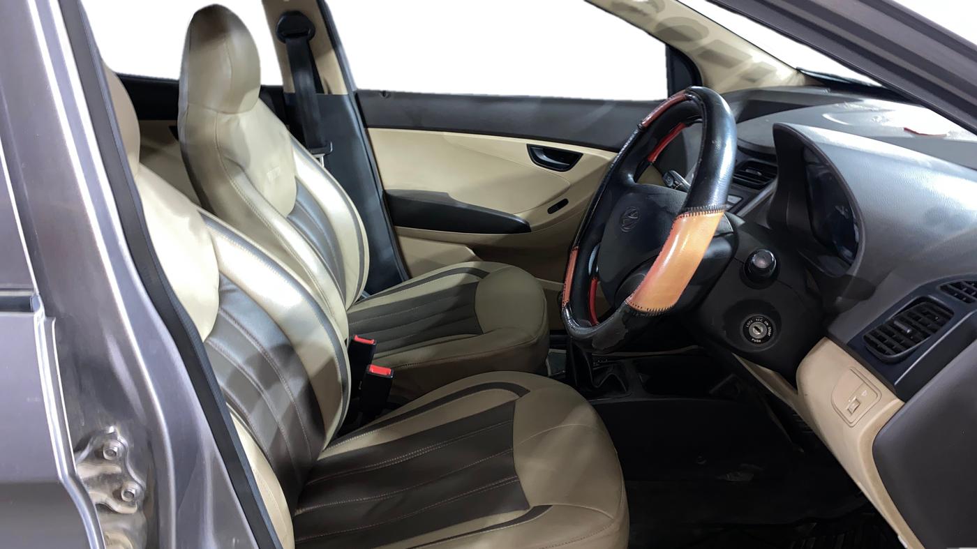 2014 Hyundai Eon ERA +, Petrol, Manual, 33,392 km, Right Side Front Door Cabin