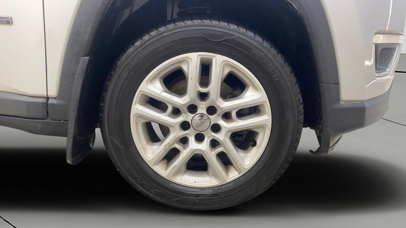 2018 Jeep Compass LIMITED (O) 2.0 DIESEL 4X4, Diesel, Manual, 1,15,270 km, Right Front Wheel