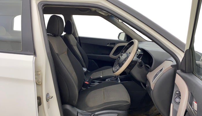 2017 Hyundai Creta SX PLUS AT 1.6 PETROL, CNG, Automatic, 1,17,634 km, Right Side Front Door Cabin