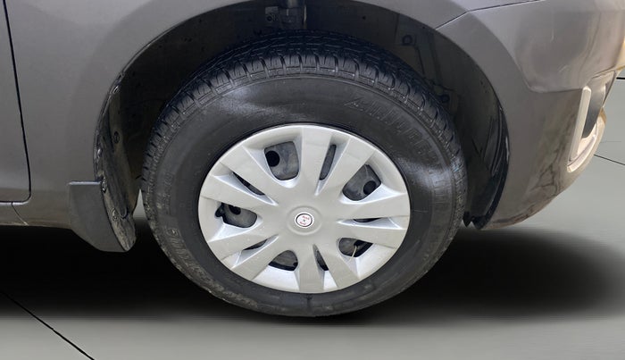 2015 Maruti Swift VXI, Petrol, Manual, 64,057 km, Right Front Wheel