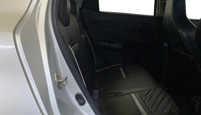 2022 Maruti Swift LXI, CNG, Manual, 92,405 km, Right Side Rear Door Cabin