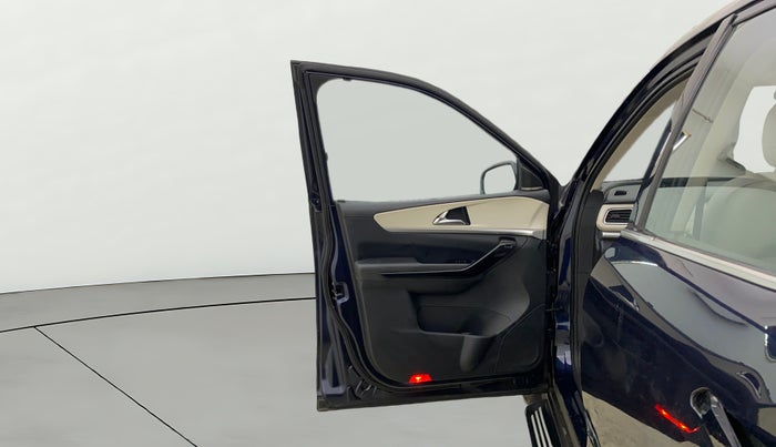 2021 Mahindra XUV700 AX 7 LUXURY P AT 7 STR, Petrol, Automatic, 73,781 km, LHS Front Door