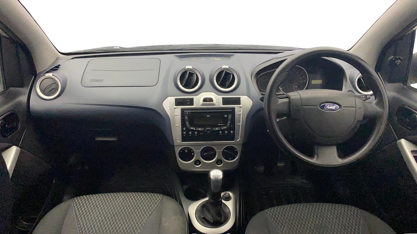 2013 Ford Figo TITANIUM 1.4 DIESEL, Diesel, Manual, 1,33,384 km, Dashboard