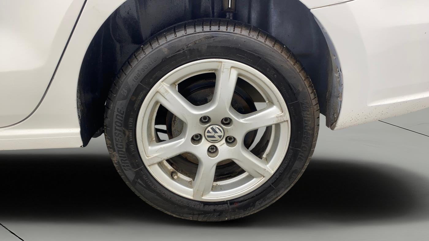2015 Volkswagen Vento HIGHLINE DIESEL 1.5, Diesel, Manual, 1,04,079 km, Left Rear Wheel