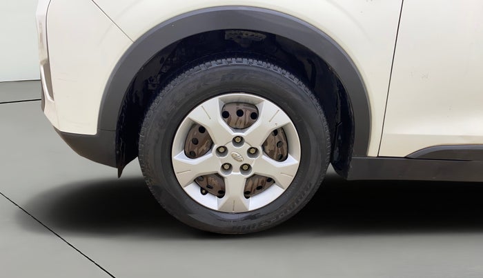 2020 Mahindra XUV300 W6 1.2 PETROL, Petrol, Manual, 99,728 km, Left Front Wheel