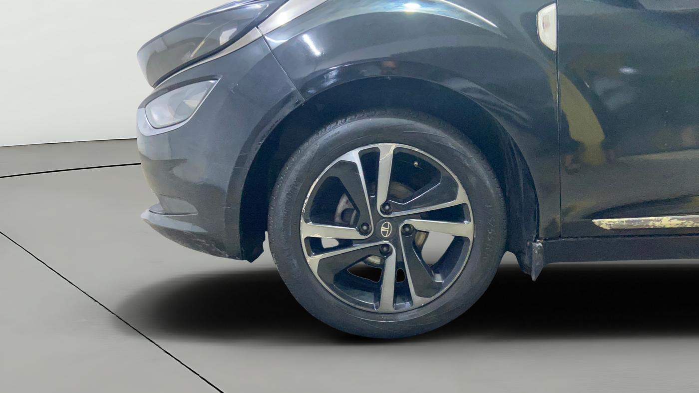 2022 Tata ALTROZ XZ PLUS PETROL DARK EDITION, Petrol, Manual, 71,467 km, Left Front Wheel