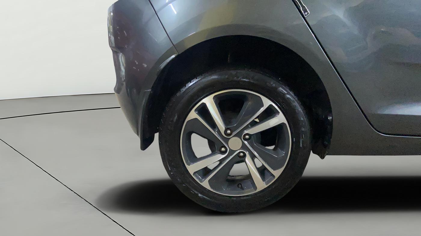 2025 Tata ALTROZ XZ PLUS PETROL, Petrol, Manual, 9,170 km, Right Rear Wheel