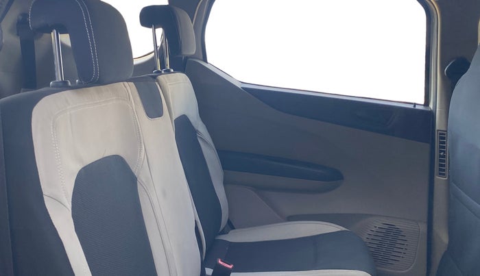 2022 Renault TRIBER RXT, Petrol, Manual, 89,906 km, Right Side Rear Door Cabin