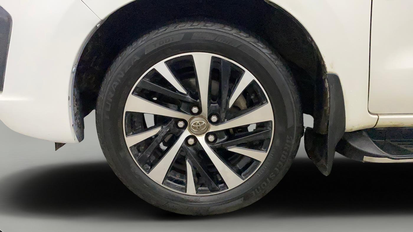 2022 Toyota Innova Crysta 2.7 ZX AT 7 STR, Petrol, Automatic, 55,536 km, Left Front Wheel