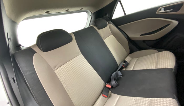 2019 Hyundai Elite i20 MAGNA PLUS 1.2, Petrol, Manual, 82,309 km, Right Side Rear Door Cabin