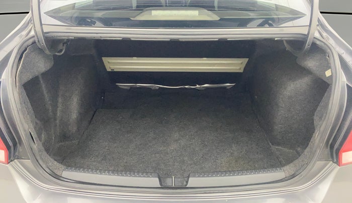 2013 Volkswagen Vento HIGHLINE 1.6 MPI, Petrol, Manual, 51,547 km, Boot Open Zoomed View