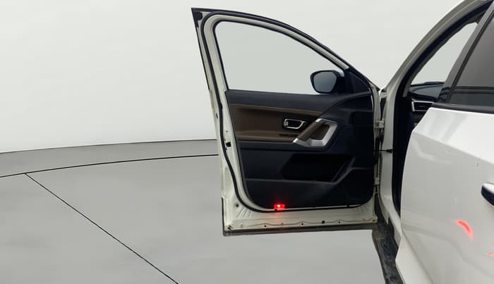 2022 Tata Harrier XZ SUNROOF 2.0L, Diesel, Manual, 60,425 km, LHS Front Door