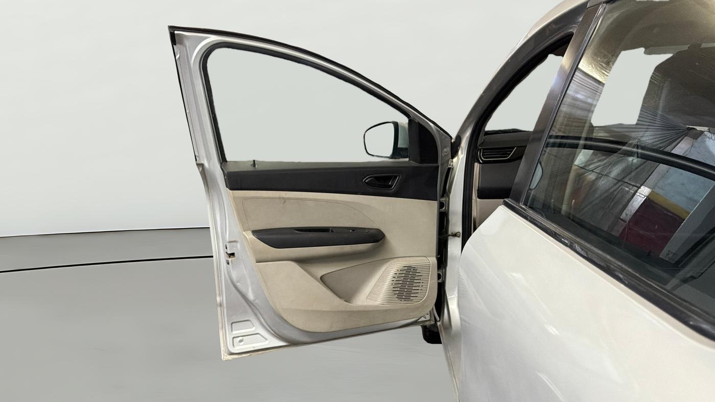 2019 Renault TRIBER RXT, Petrol, Manual, 67,579 km, LHS Front Door