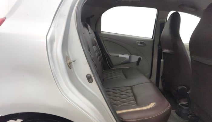 2013 Toyota Etios Liva GD, Diesel, Manual, 1,48,316 km, Right Side Rear Door Cabin