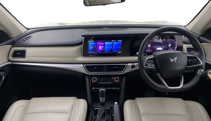 2022 Mahindra XUV700 AX 7 P AT 7 STR, Petrol, Automatic, 18,173 km, Dashboard