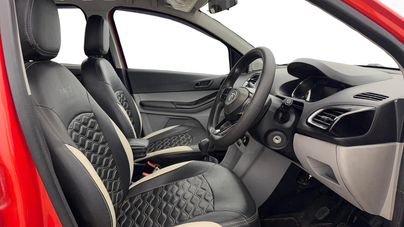 2022 Tata Tiago XT CNG, CNG, Manual, 79,117 km, Right Side Front Door Cabin