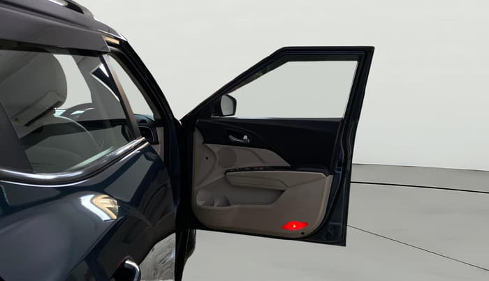 2019 Mahindra XUV300 W8 (O) 1.5 DIESEL AMT, Diesel, Automatic, 55,796 km, RHS Front Door