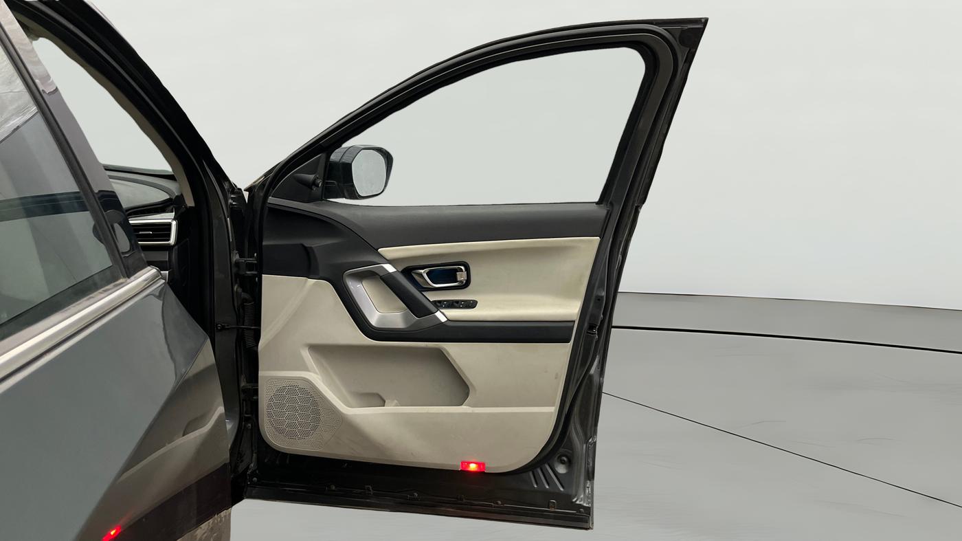 2021 Tata Safari XZA PLUS, Diesel, Automatic, 92,954 km, RHS Front Door