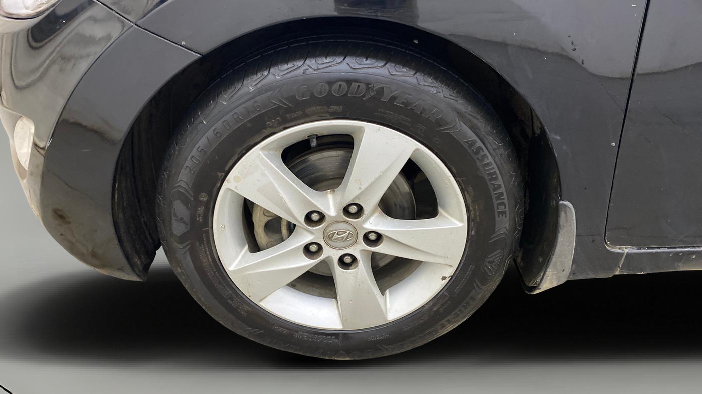 2013 Hyundai New Elantra 1.8 SX MT VTVT, Petrol, Manual, 77,231 km, Left Front Wheel