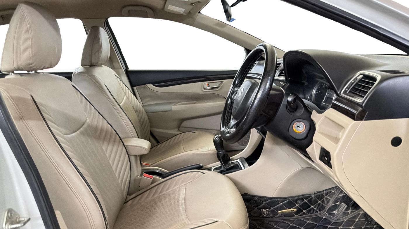 2018 Maruti Ciaz DELTA 1.4 MT PETROL, Petrol, Manual, 90,508 km, Right Side Front Door Cabin