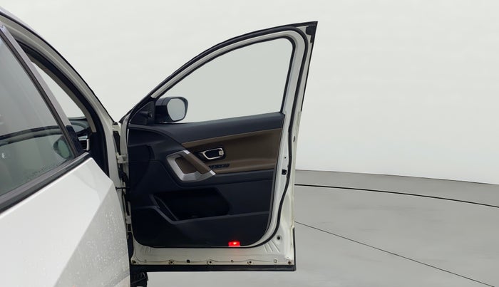 2020 Tata Harrier XZA 2.0L, Diesel, Automatic, 59,796 km, RHS Front Door