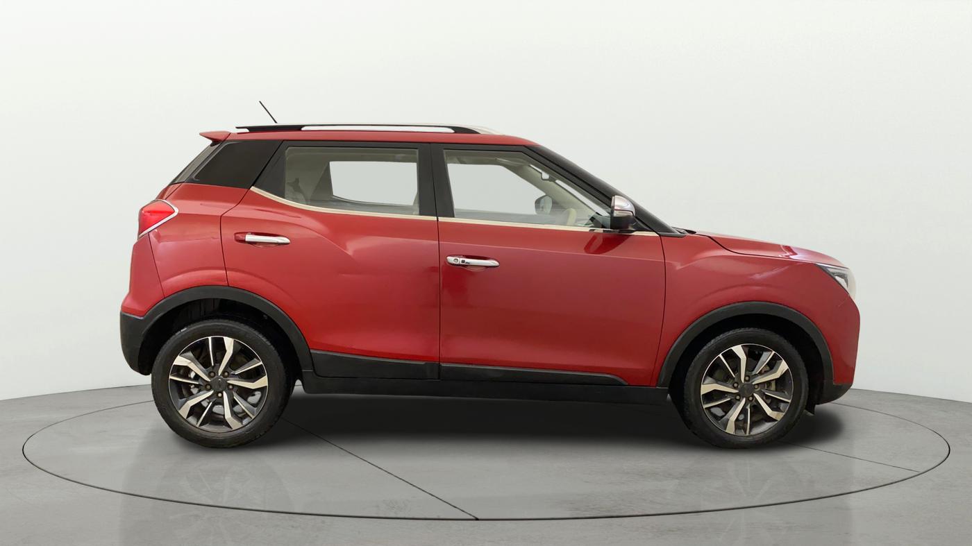 2019 Mahindra XUV300 W8 (O) 1.2 PETROL, Petrol, Manual, 64,376 km, Right Side View