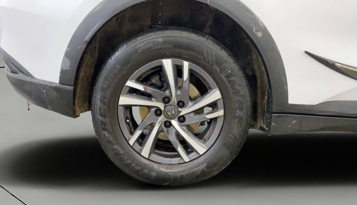 2022 Mahindra XUV700 AX 5 P MT 7 STR, Petrol, Manual, 59,885 km, Right Rear Wheel