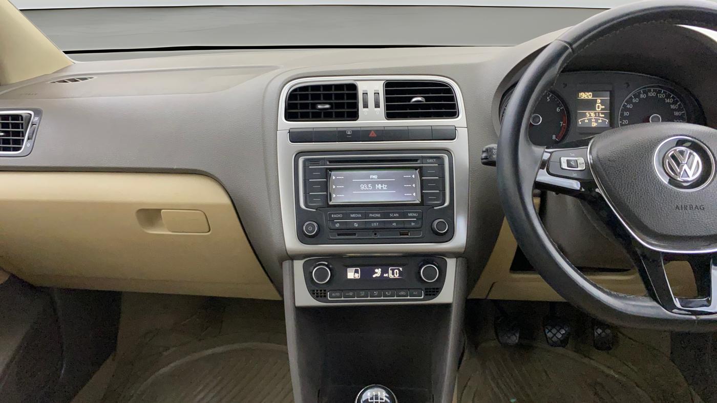 2015 Volkswagen Vento HIGHLINE 1.6 MPI, Petrol, Manual, 57,611 km, Air Conditioner