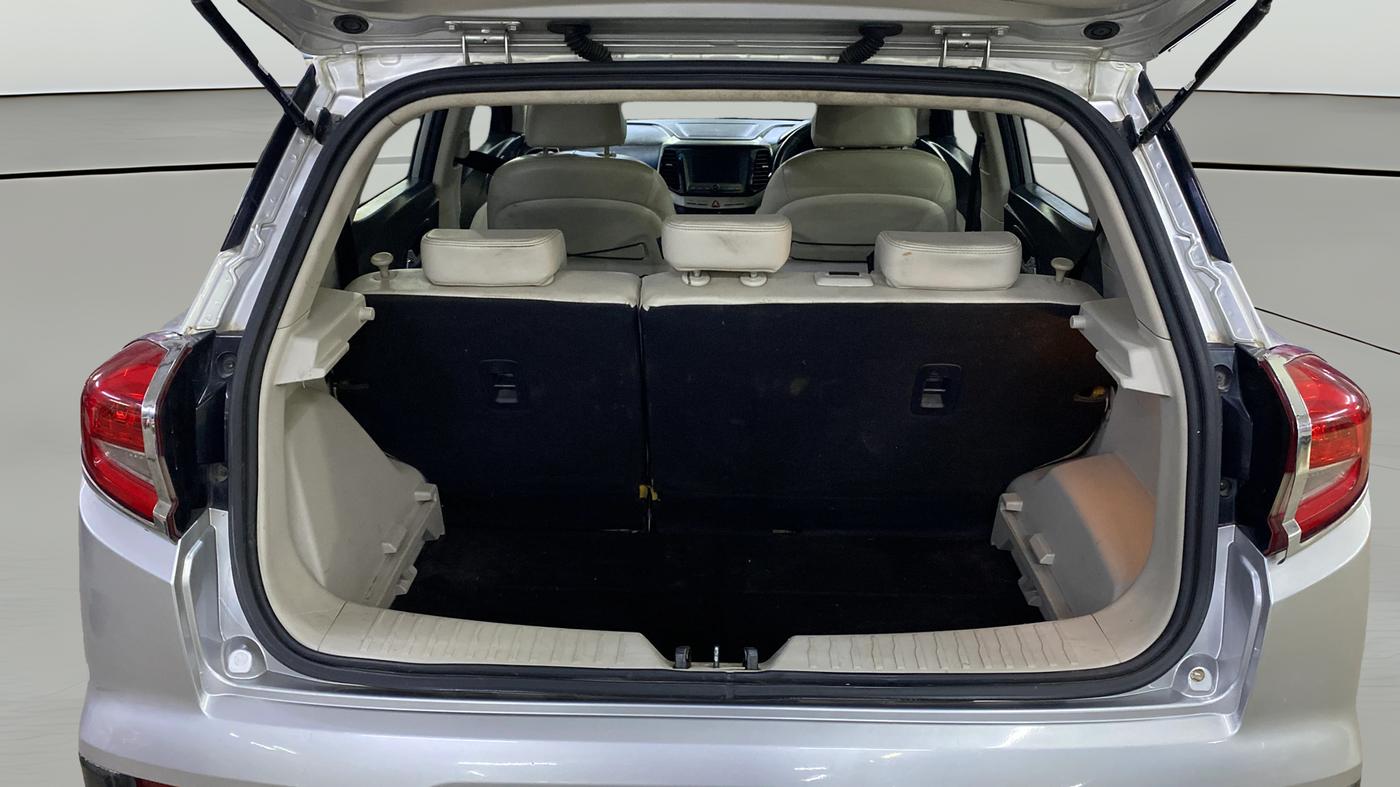 2019 Mahindra XUV300 W8 (O) 1.2 PETROL, Petrol, Manual, 80,379 km, Boot Open Zoomed View
