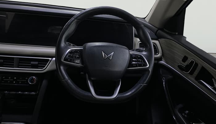 2021 Mahindra XUV700 AX 7 LUXURY D AT 7 STR, Diesel, Automatic, 54,384 km, Steering Wheel Close Up