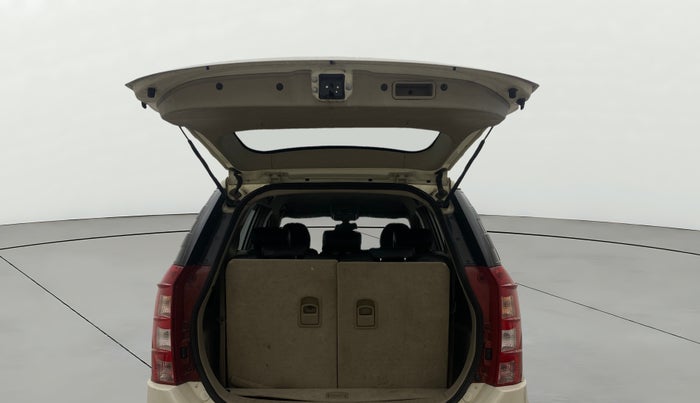 2017 Mahindra XUV500 W6 AT, Diesel, Automatic, 1,28,835 km, Boot Open Zoomed View