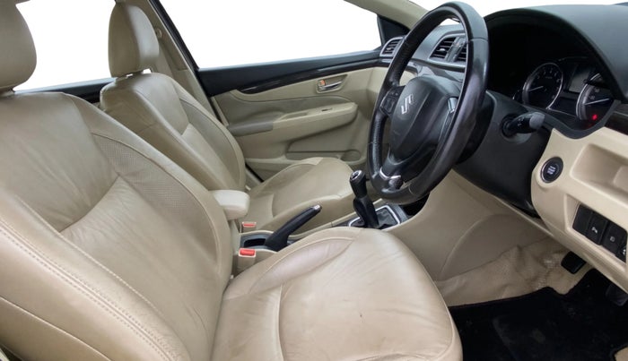 2015 Maruti Ciaz ZXI+, Petrol, Manual, 76,770 km, Right Side Front Door Cabin