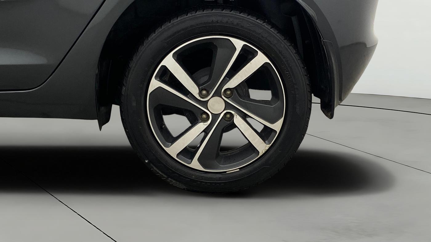 2021 Tata ALTROZ XZ PETROL, Petrol, Manual, 20,070 km, Left Rear Wheel