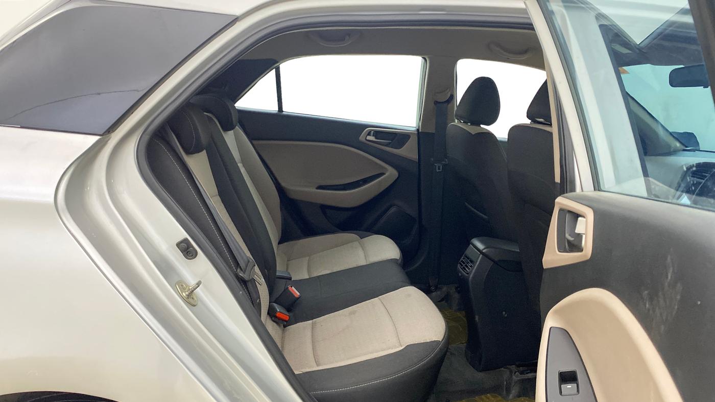 2017 Hyundai Elite i20 ASTA 1.4 CRDI (O), Diesel, Manual, 62,844 km, Right Side Rear Door Cabin