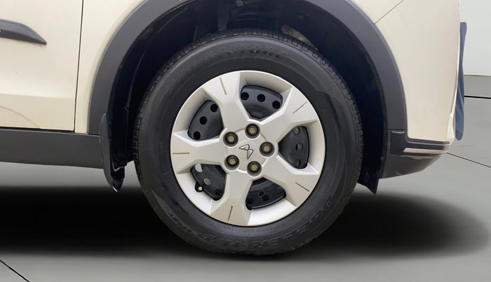 2023 Mahindra XUV300 W6 1.2 PETROL AMT, Petrol, Automatic, 15,464 km, Right Front Wheel