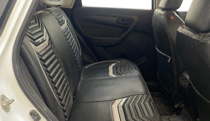 2020 Maruti Vitara Brezza LXI, Petrol, Manual, 72,193 km, Right Side Rear Door Cabin