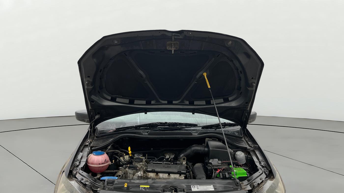 2015 Volkswagen Polo TRENDLINE 1.2L PETROL, Petrol, Manual, 16,215 km, Open Bonet