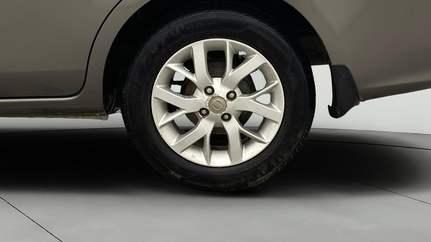 2017 Nissan Sunny XV DIESEL, Diesel, Manual, 1,18,481 km, Left Rear Wheel